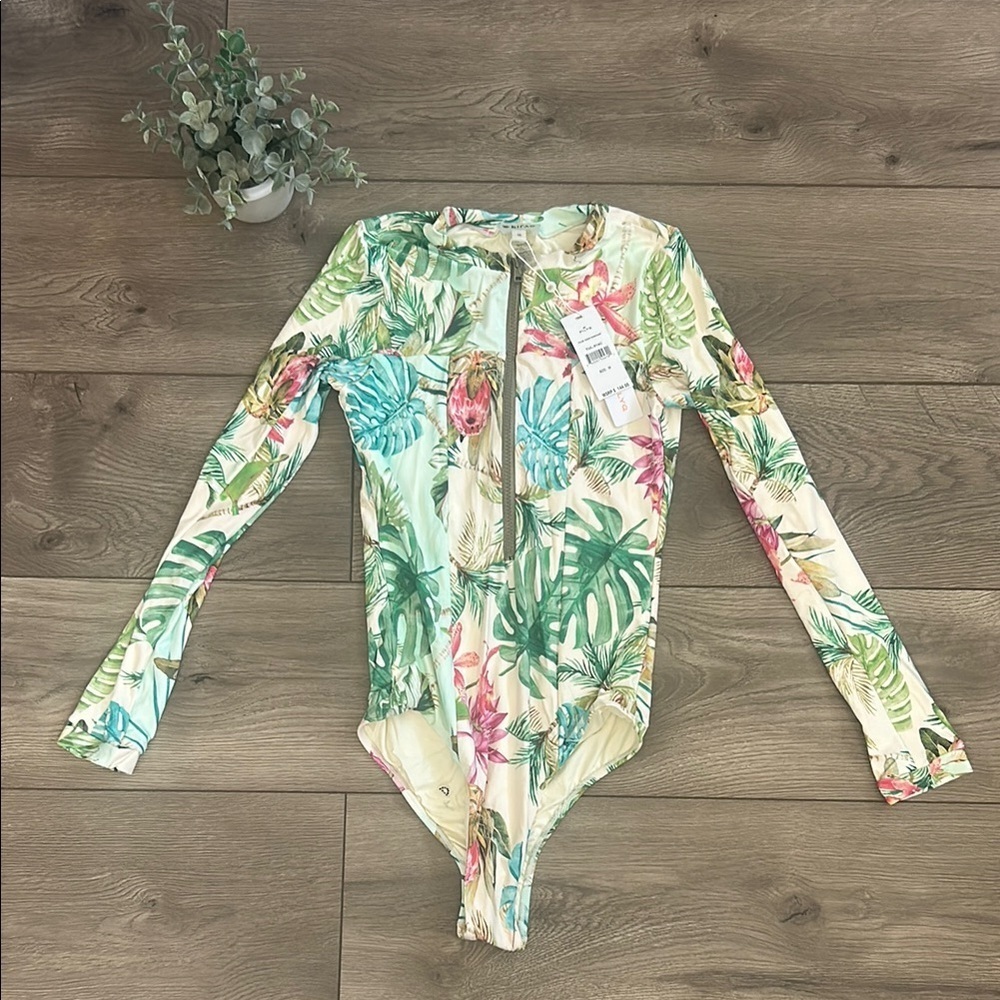 NWT Pilyq Tropical Floral Long Sleeve Bodysuit Size Medium